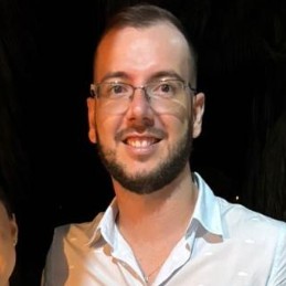 VITOR ALEVATO CASTRO