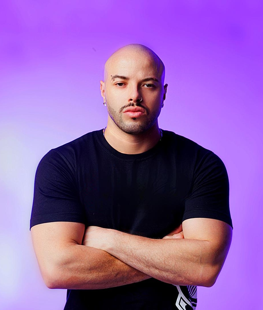 VINICIUS MOURA